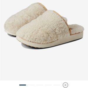 Brand new Olukai Women’s slippers